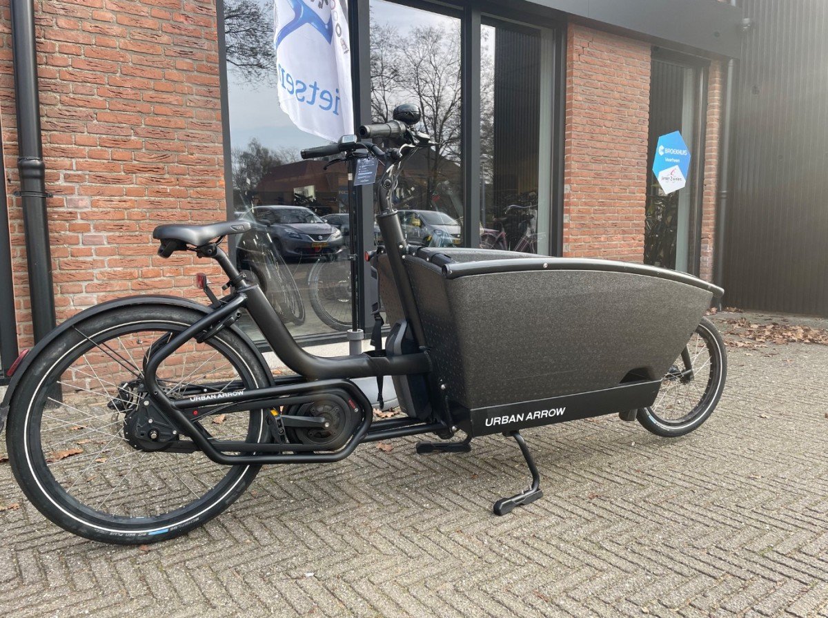 Urban Arrow Family Bosch active plus 400Wh Zwart Dames 2022
